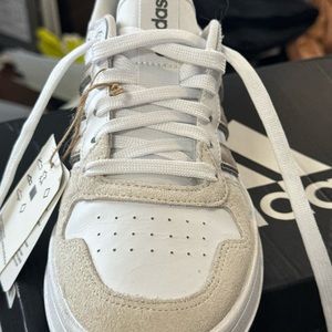 Adidas women’s size 7 brand new - no box